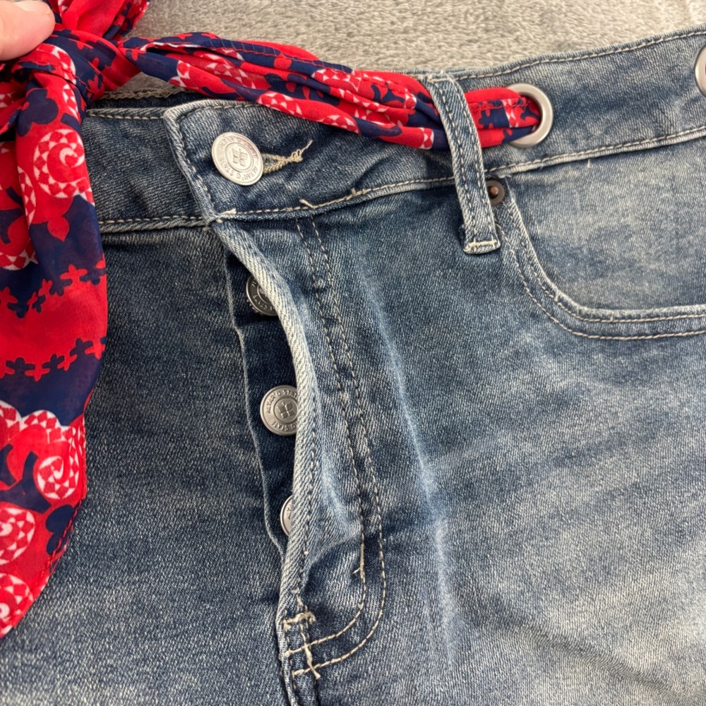 Altar'd State Denim Cutoff Short Womens 31 Medium Wash Frayed Scarf Belt 24020AS - Picture 6 of 11